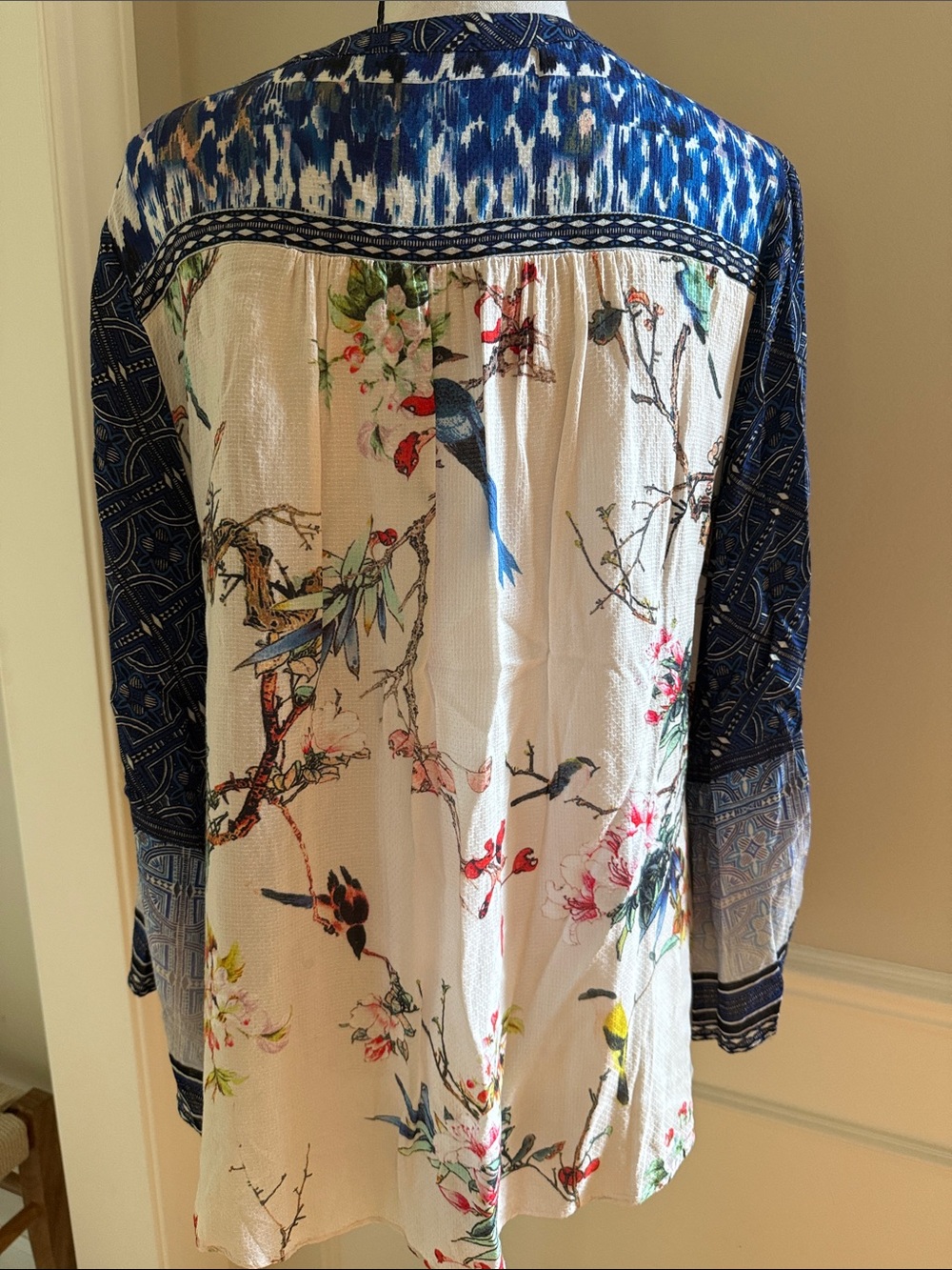 Hale Bob Boho Bird Floral Print Tunic Blouse Size L Blue Cream - Picture 4 of 7